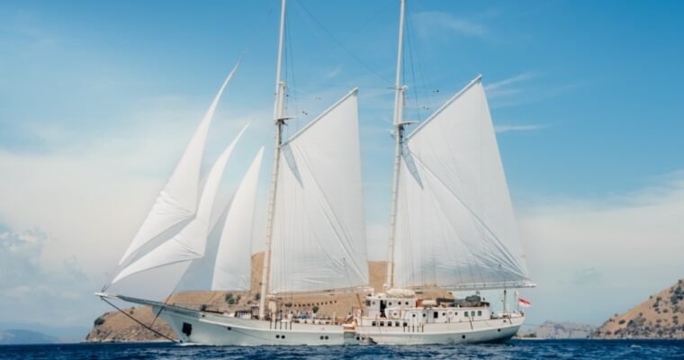 Boat Sailing, Yacht Life, and Seafarer Adventures: Personal Experiences Overcoming Sailing Challenges