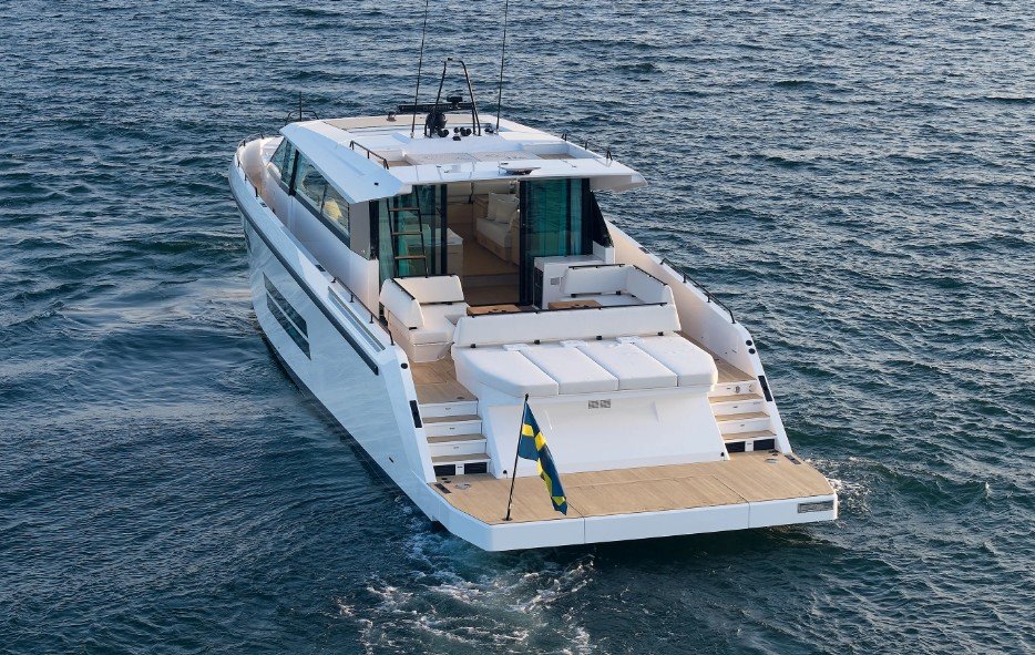 Delta 72 Yacht: Carbon-Fiber Luxury Meets High Performance